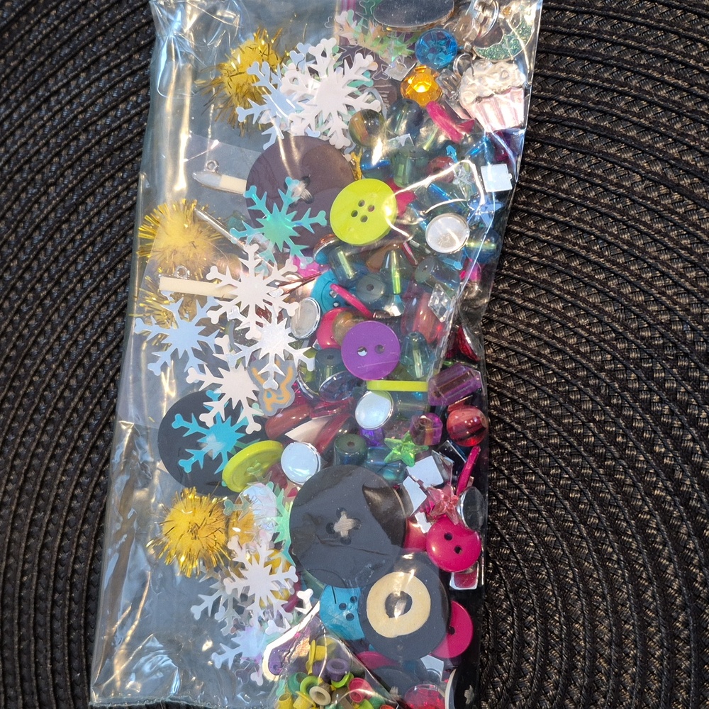 MAKING MEMORIES Craft Grommet Eyelet Tool Kit - Picture 9 of 16